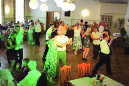 Let´s Dance beim Sommernachtsball im Gasthaus Sacro
